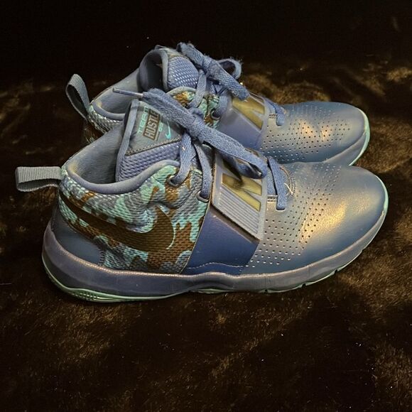 Nike Team Hustle Zoom Freak Basketball Shoes - Picture 2 of 9